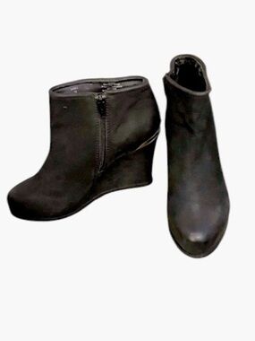 Steven by Steve Madden Black Leather Honu  Wedge Ankle Zipper Booties Sz 10